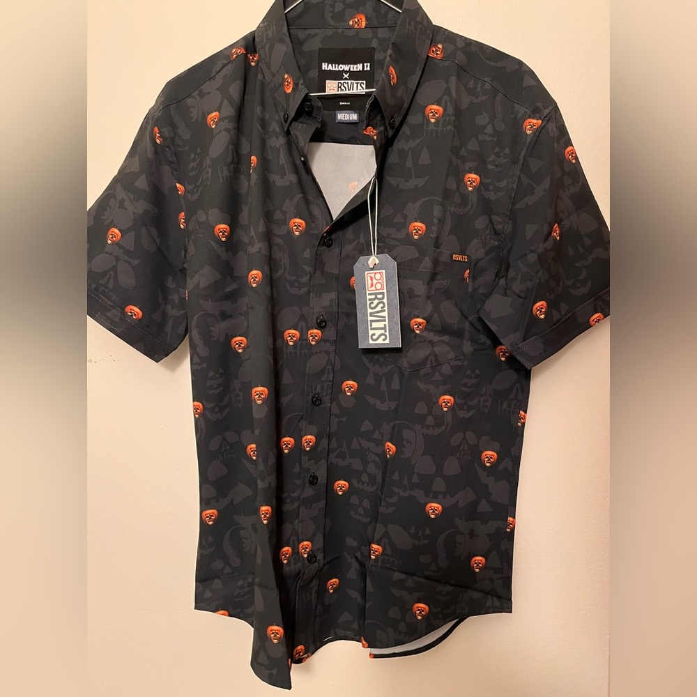 RSVSLTS Men’s Halloween ll Lil Mikey short sleeve shirt button up medium size
